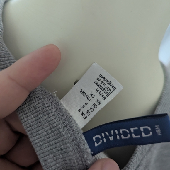 H&M Divided Gray Ribbed Top - Picture 4 of 4